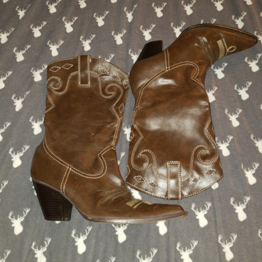 Cowboy boots patent leather